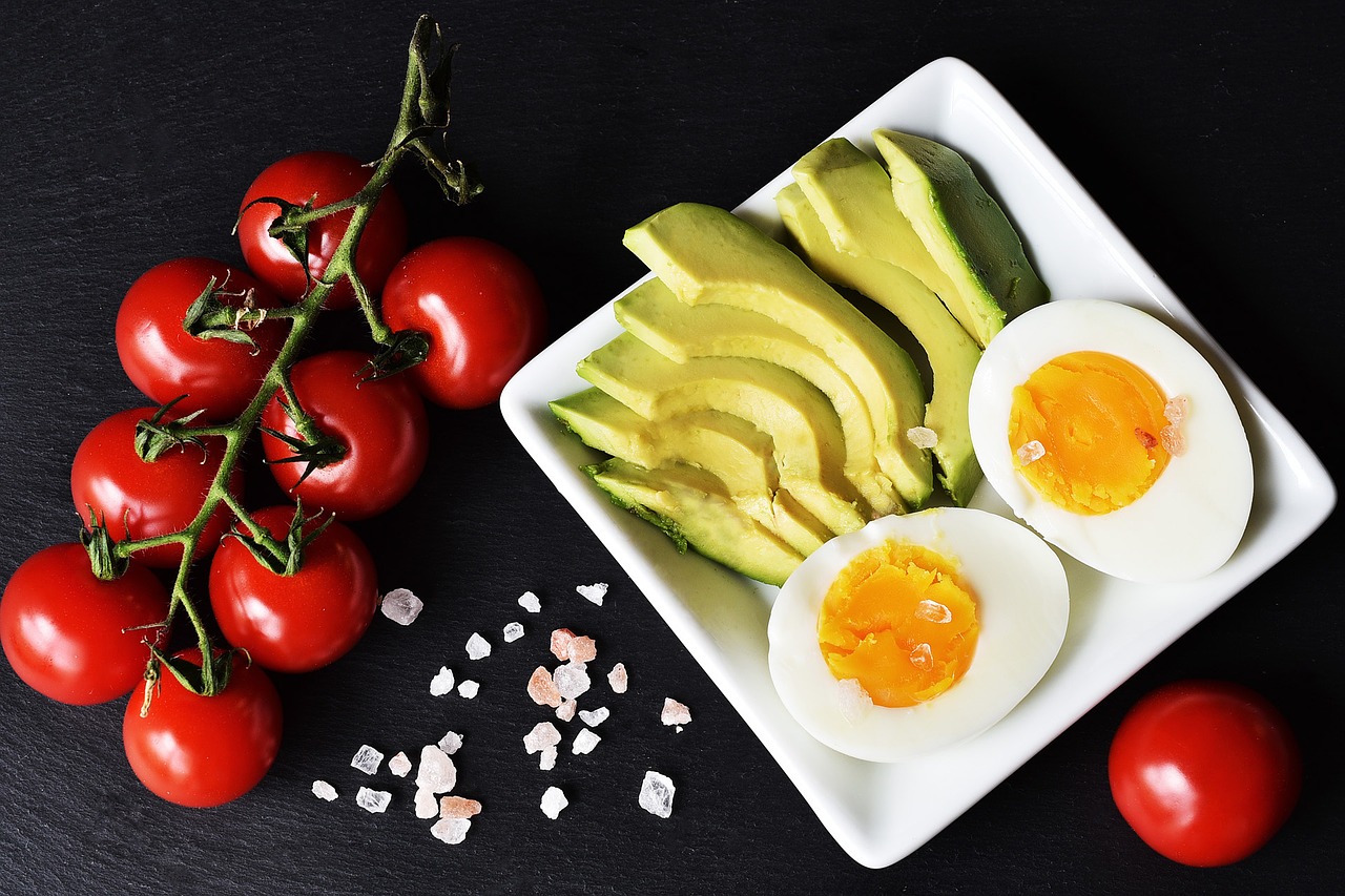 avocado egg tomato